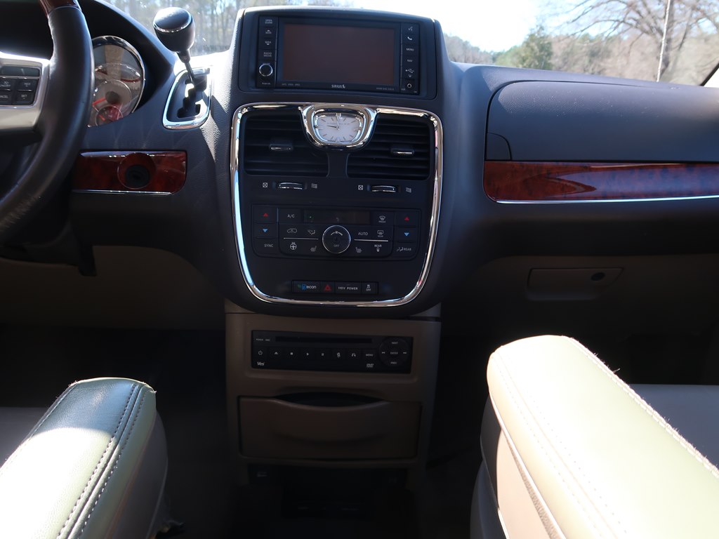 Photo 52 of this CHRYSLER TOWN & COUNTRY