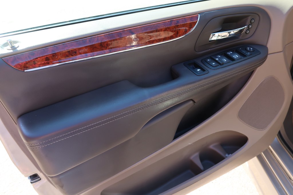 Photo 58 of this CHRYSLER TOWN & COUNTRY
