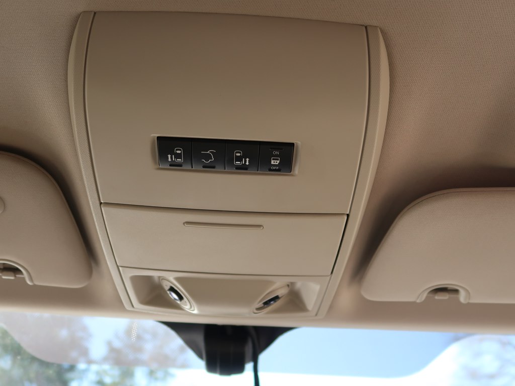 Photo 50 of this CHRYSLER TOWN & COUNTRY