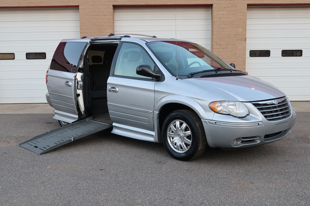 CHRYSLER TOWN & COUNTRY 2006 CHRYSLER TOWN & COUNTRY 2A8GP64L46R674757