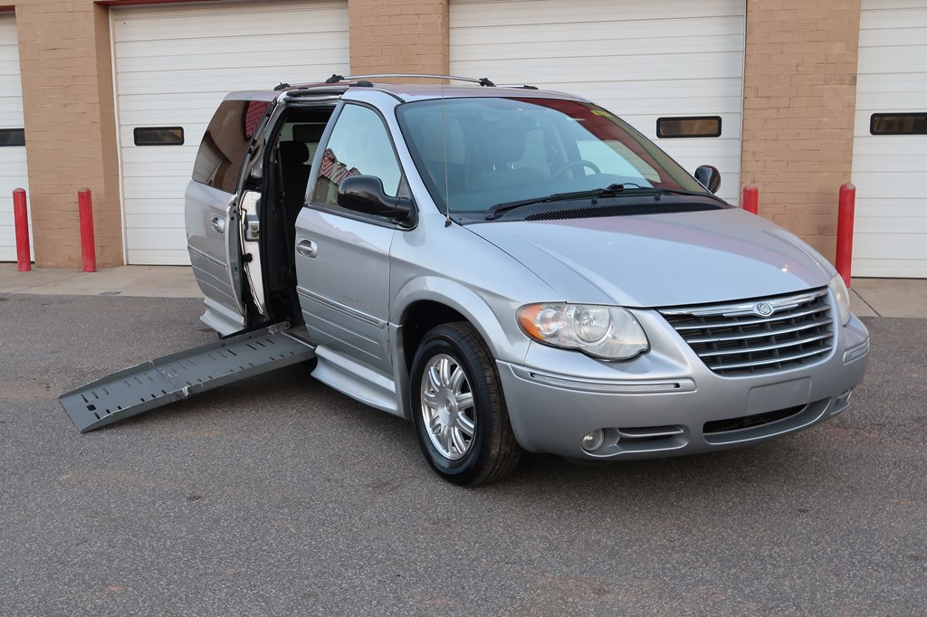 CHRYSLER TOWN & COUNTRY 2006 CHRYSLER TOWN & COUNTRY 2A8GP64L46R674757