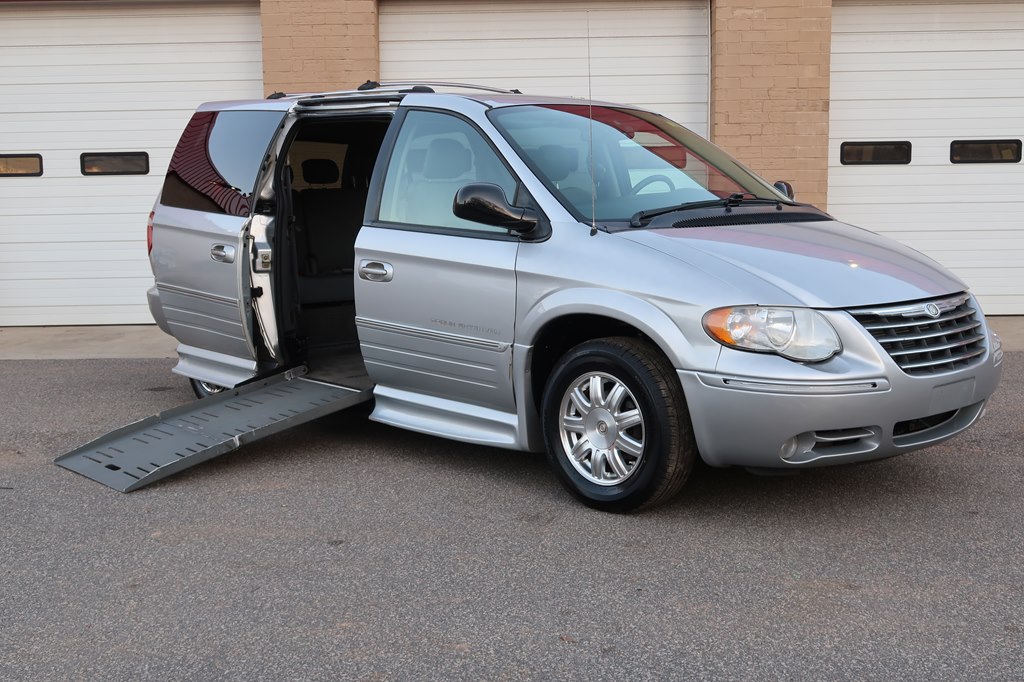 CHRYSLER TOWN & COUNTRY 2006 CHRYSLER TOWN & COUNTRY 2A8GP64L46R674757