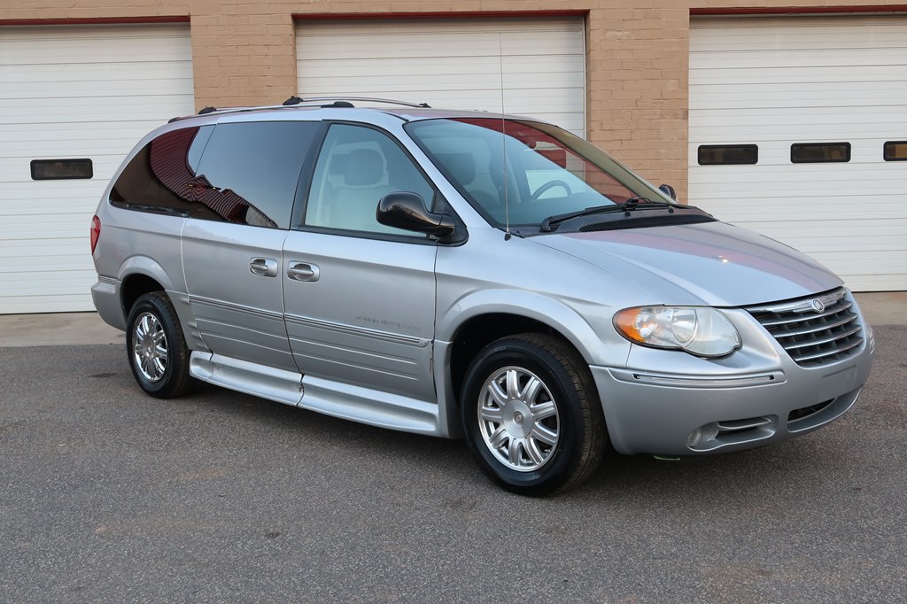 CHRYSLER TOWN & COUNTRY 2006 CHRYSLER TOWN & COUNTRY 2A8GP64L46R674757