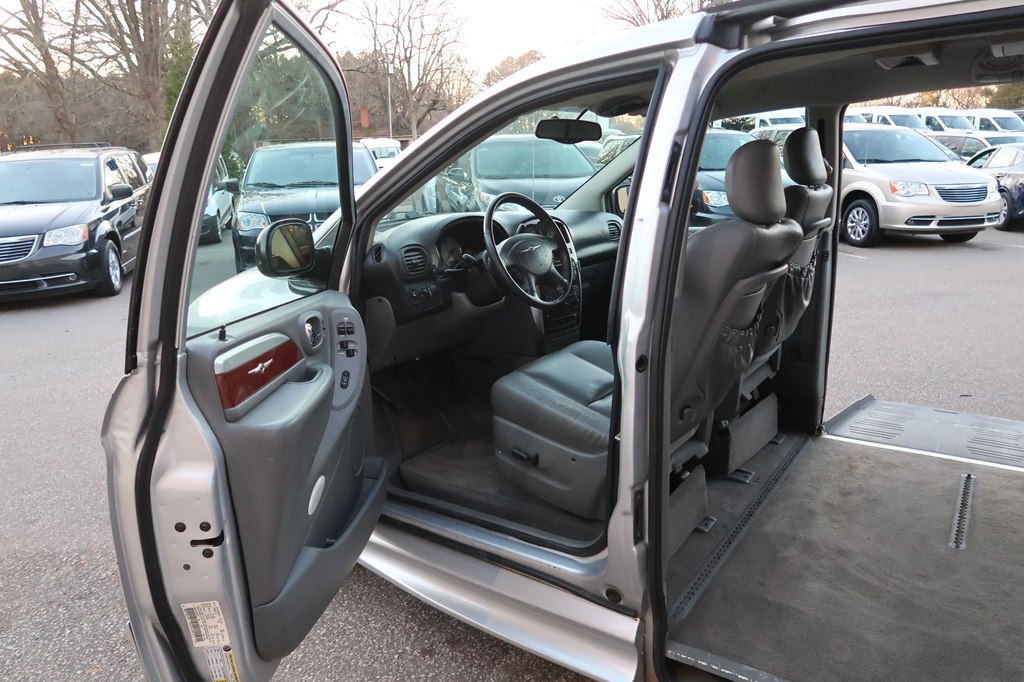 CHRYSLER TOWN & COUNTRY 2006 CHRYSLER TOWN & COUNTRY 2A8GP64L46R674757