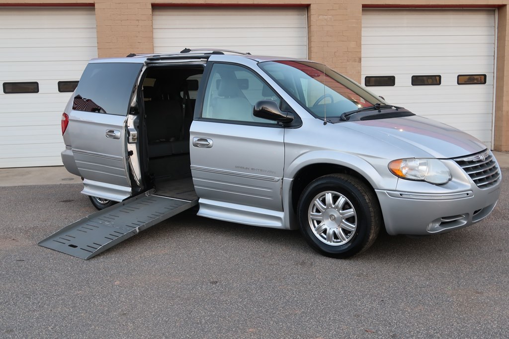 CHRYSLER TOWN & COUNTRY 2006 CHRYSLER TOWN & COUNTRY 2A8GP64L46R674757