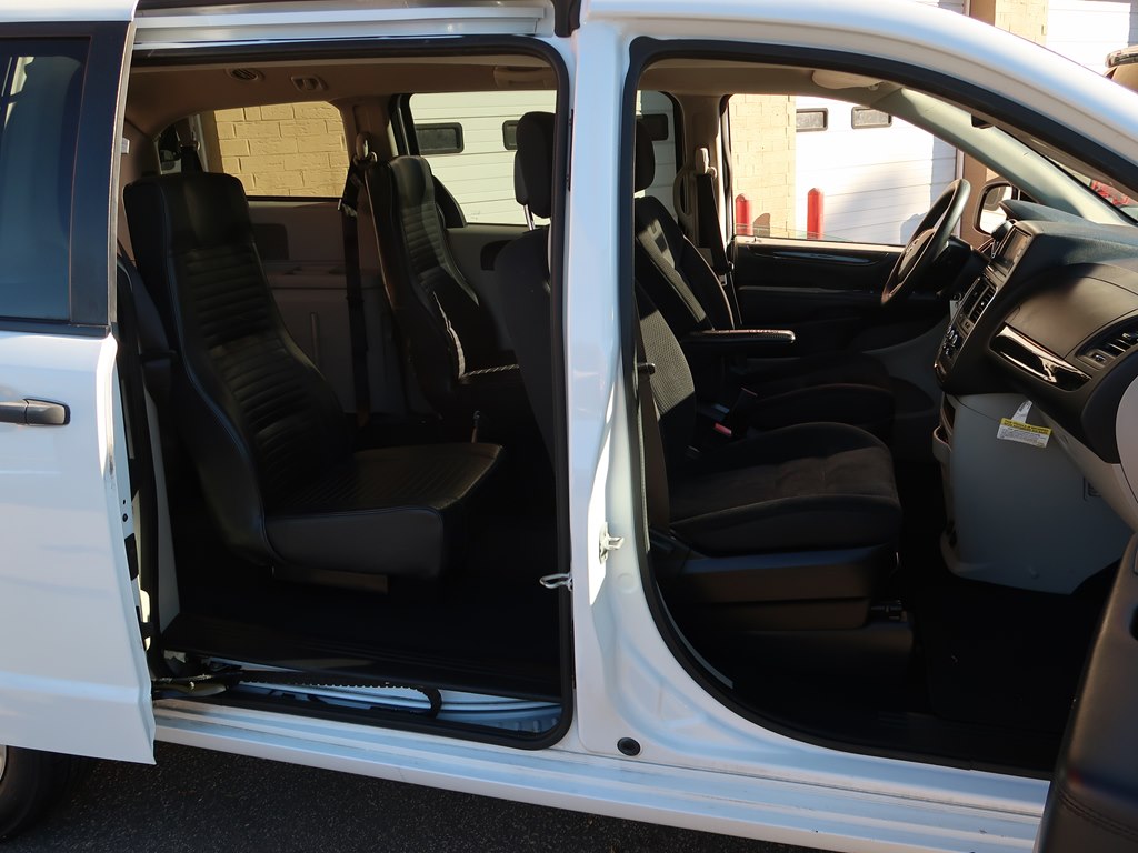 Photo 33 of this DODGE GRAND CARAVAN