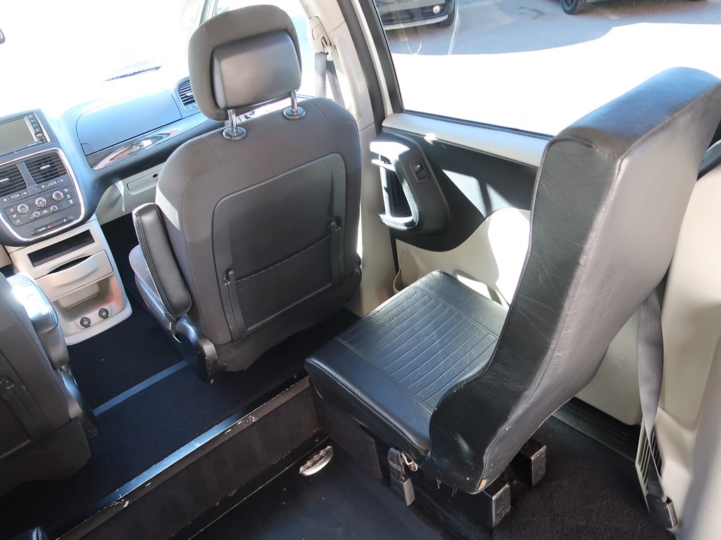 Photo 73 of this DODGE GRAND CARAVAN