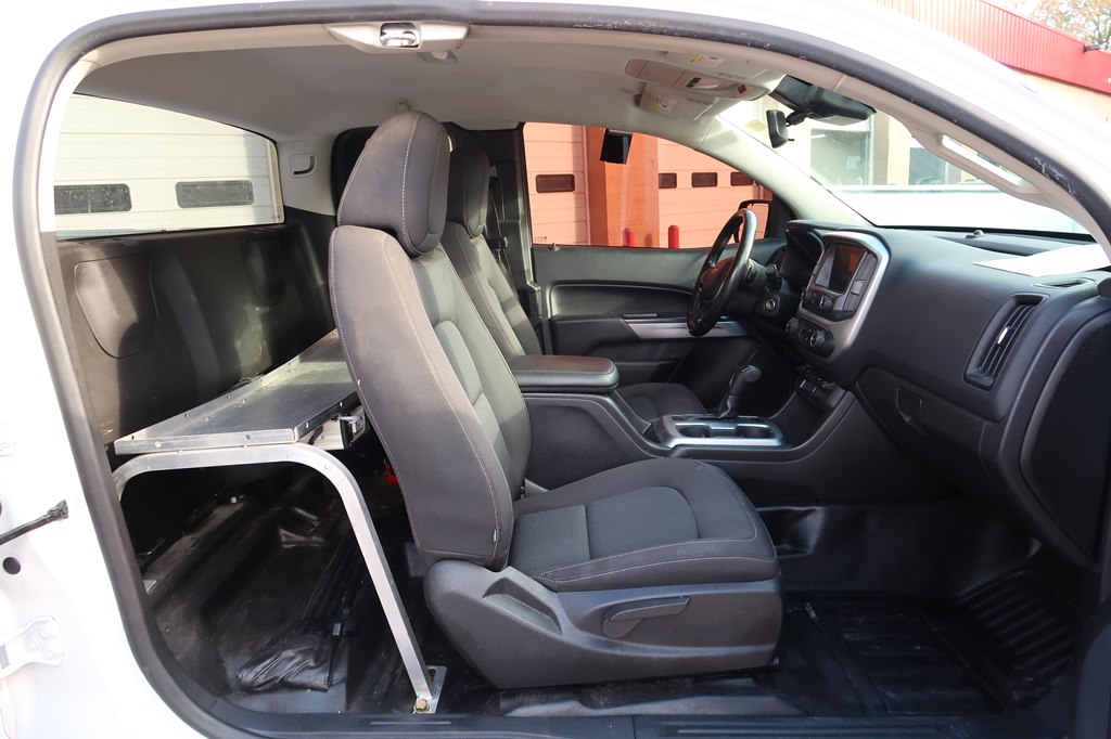 Photo 3 of this CHEVROLET COLORADO