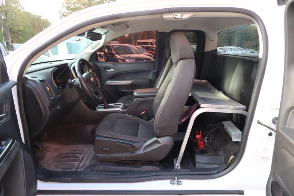 Photo 2 of this CHEVROLET COLORADO