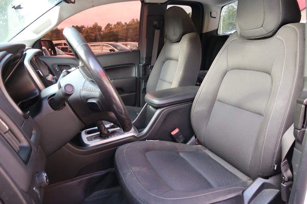 Photo 33 of this CHEVROLET COLORADO