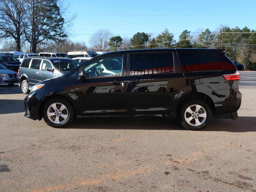 Photo 19 of this TOYOTA SIENNA