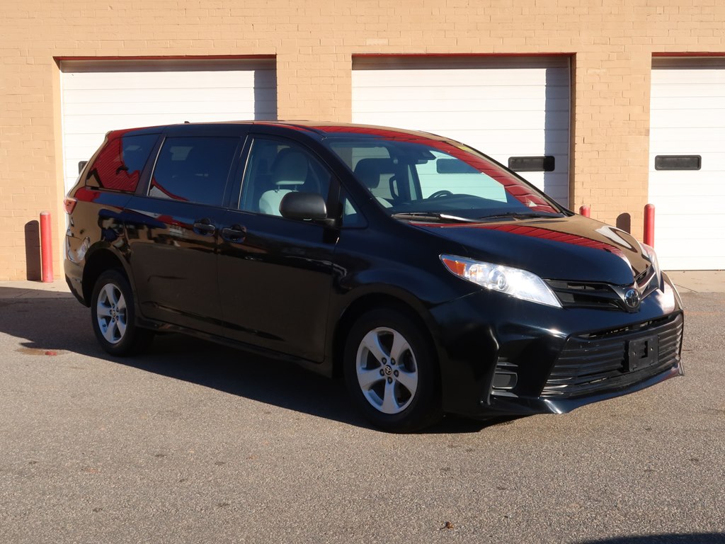 Photo 12 of this TOYOTA SIENNA
