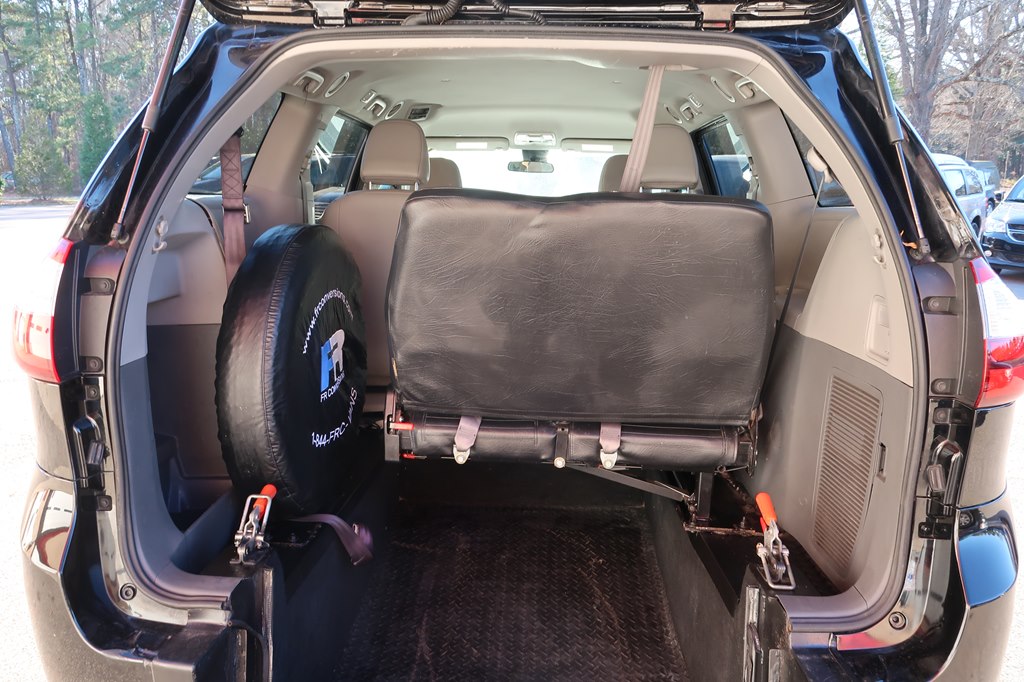 Photo 9 of this TOYOTA SIENNA