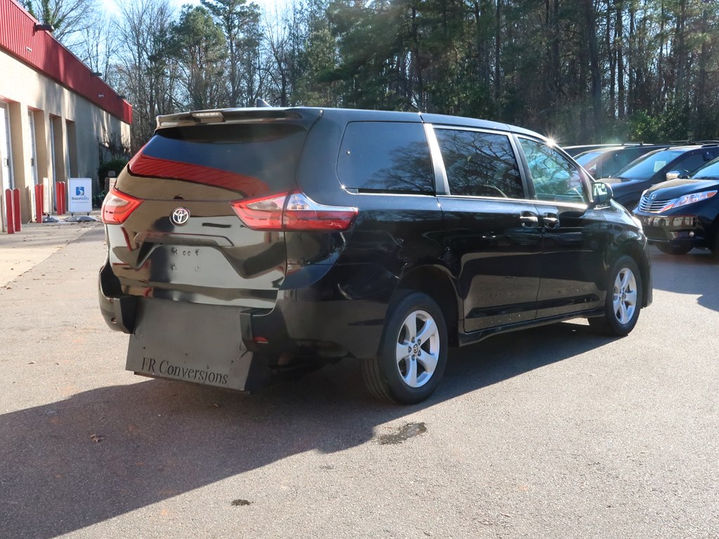 Photo 22 of this TOYOTA SIENNA
