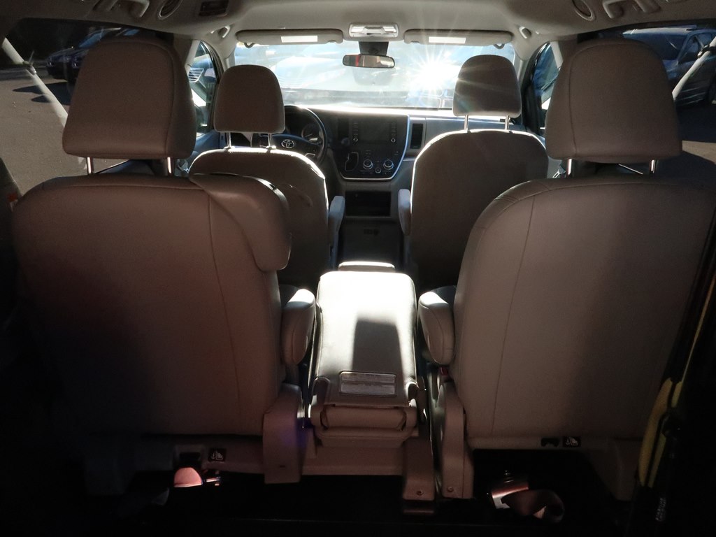Photo 6 of this TOYOTA SIENNA