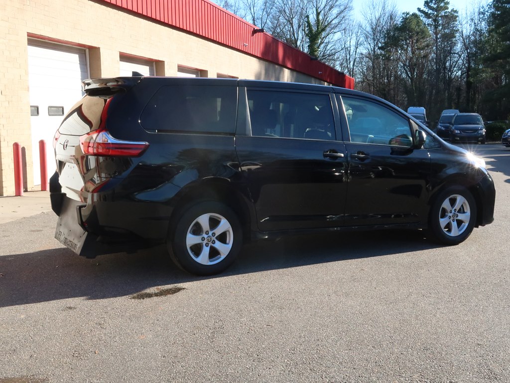 Photo 25 of this TOYOTA SIENNA