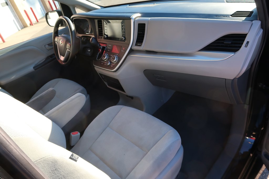 Photo 7 of this TOYOTA SIENNA