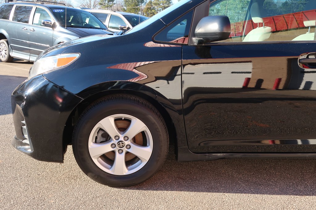 Photo 52 of this TOYOTA SIENNA
