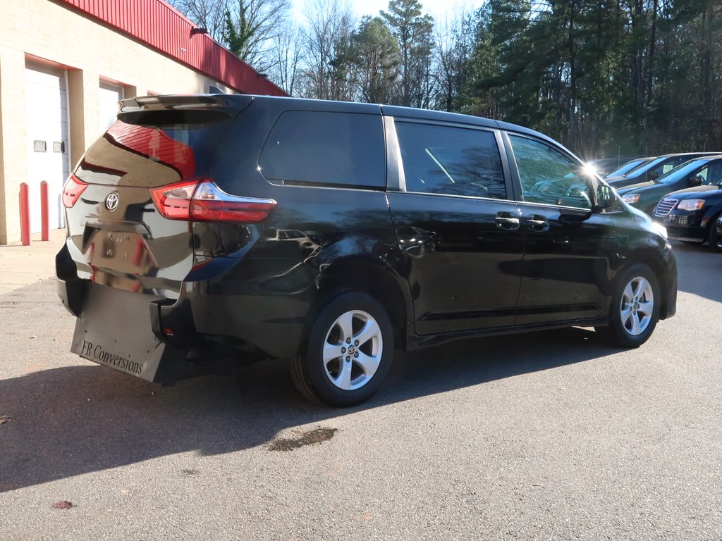 Photo 24 of this TOYOTA SIENNA