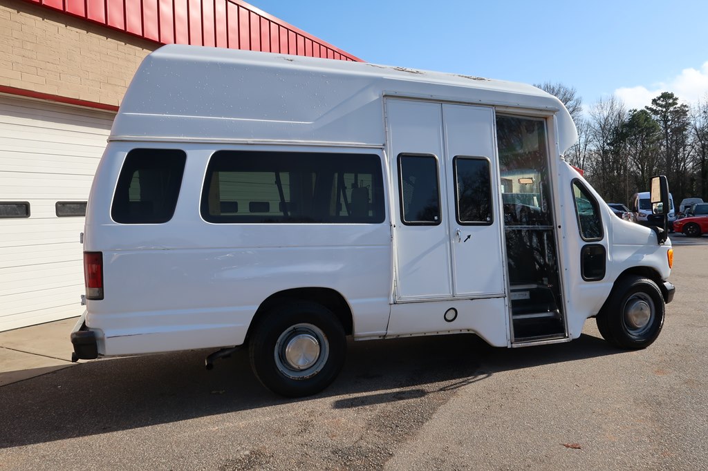Photo 21 of this FORD ECONOLINE