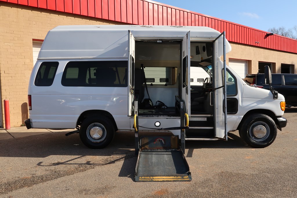 Photo 5 of this FORD ECONOLINE