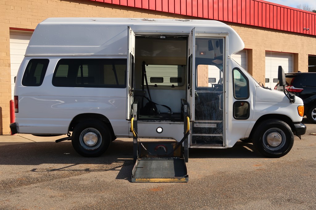 Photo 27 of this FORD ECONOLINE