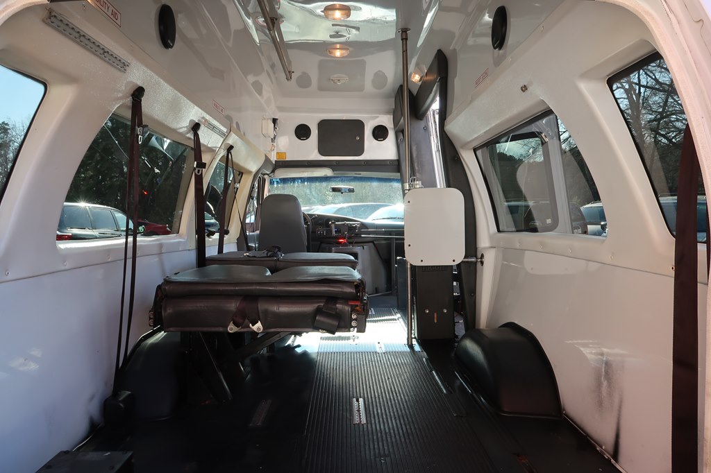 Photo 7 of this FORD ECONOLINE