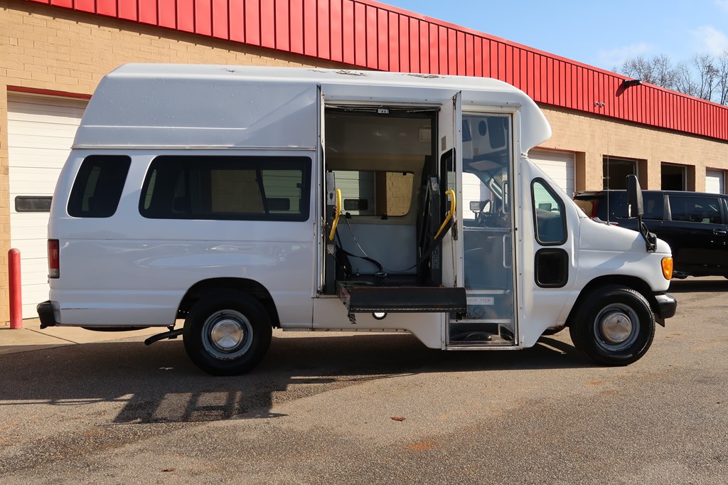 Photo 24 of this FORD ECONOLINE
