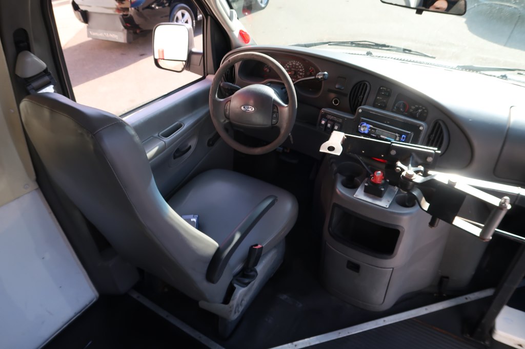 Photo 2 of this FORD ECONOLINE