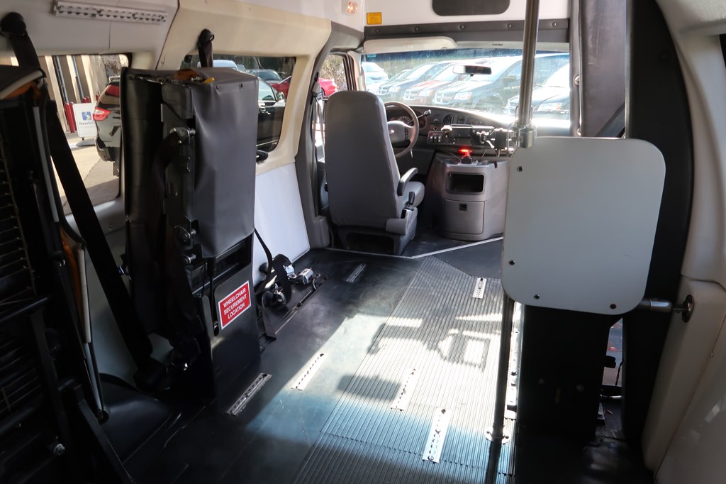 Photo 41 of this FORD ECONOLINE