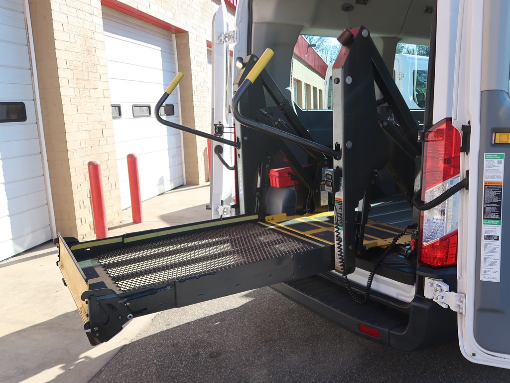Photo 5 of this FORD TRANSIT