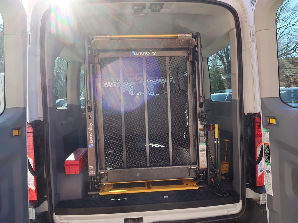Photo 21 of this FORD TRANSIT