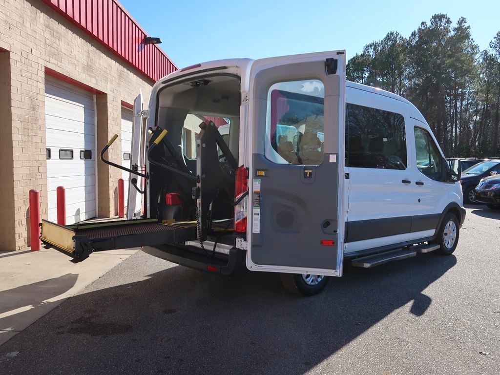 Photo 24 of this FORD TRANSIT