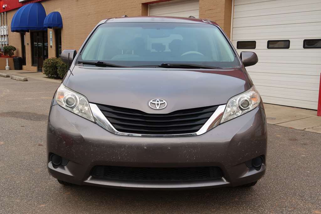 Photo 8 of this TOYOTA SIENNA