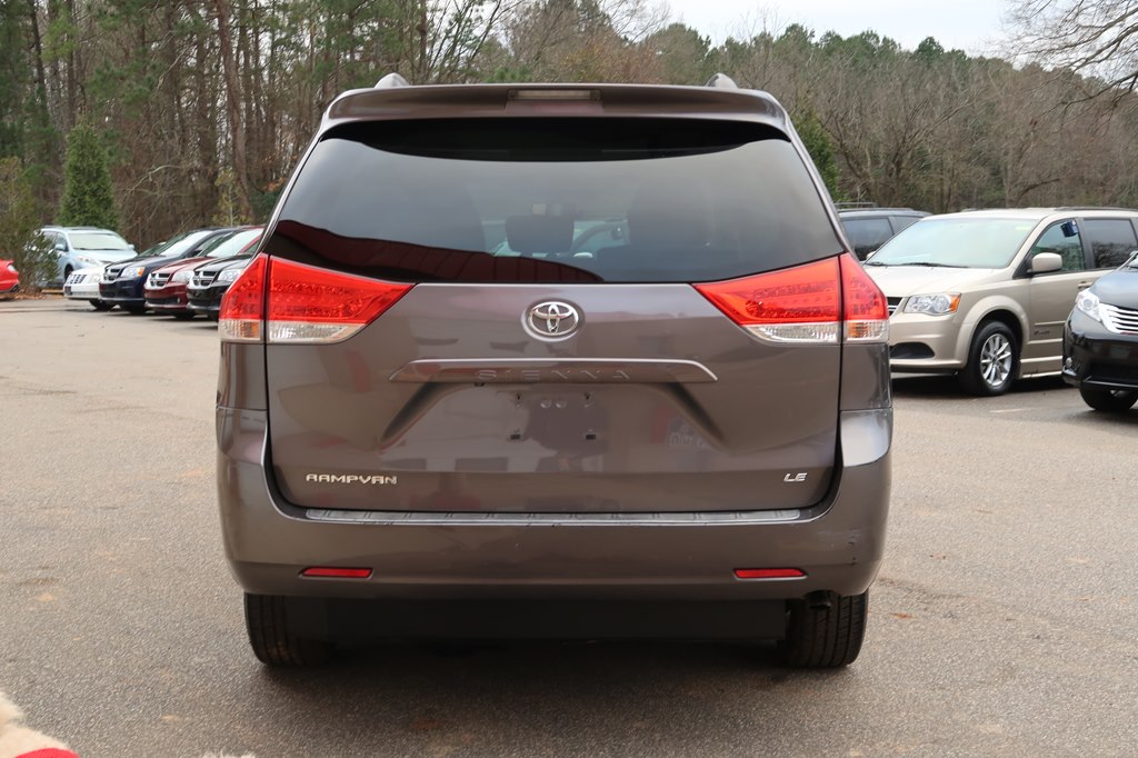 Photo 13 of this TOYOTA SIENNA
