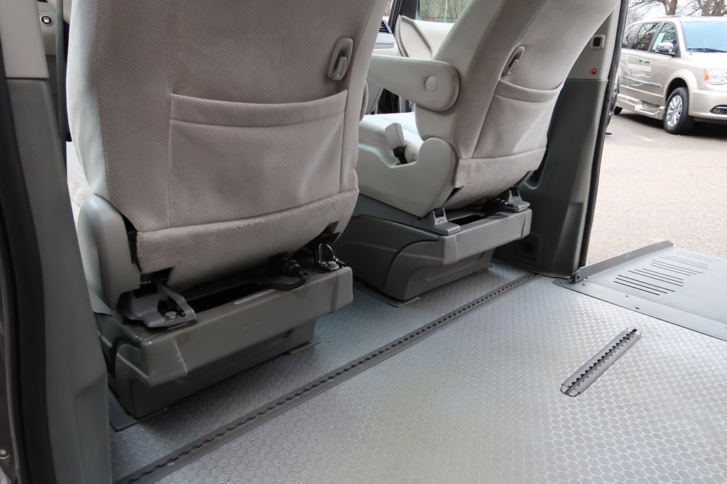 Photo 29 of this TOYOTA SIENNA