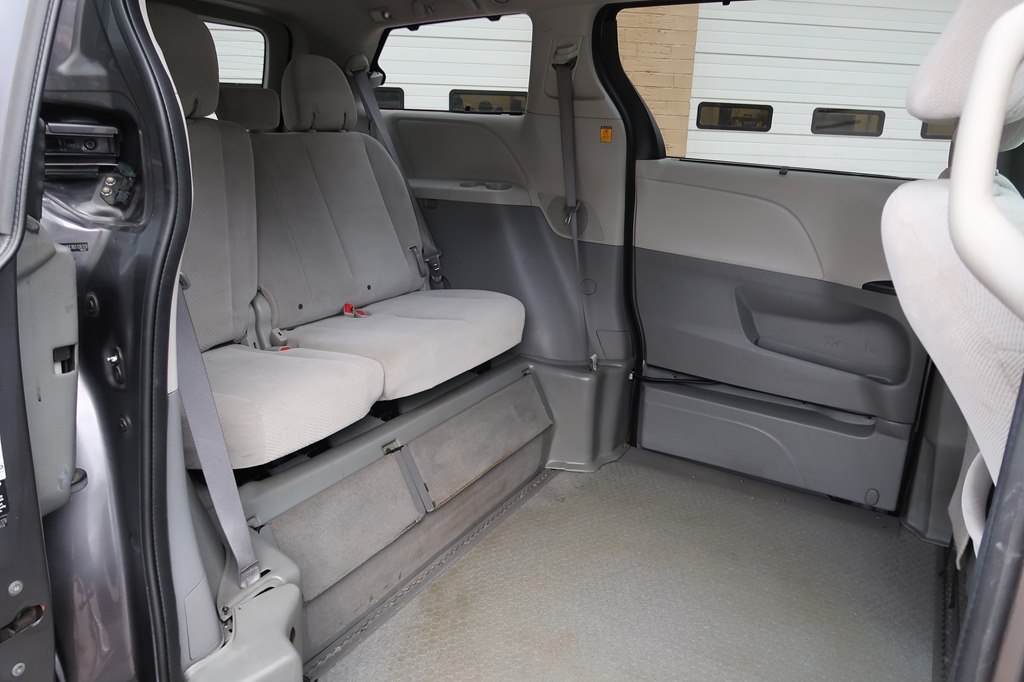 Photo 22 of this TOYOTA SIENNA