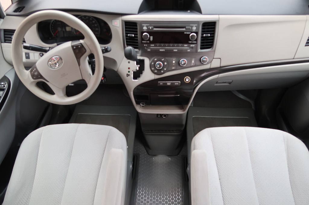 Photo 33 of this TOYOTA SIENNA