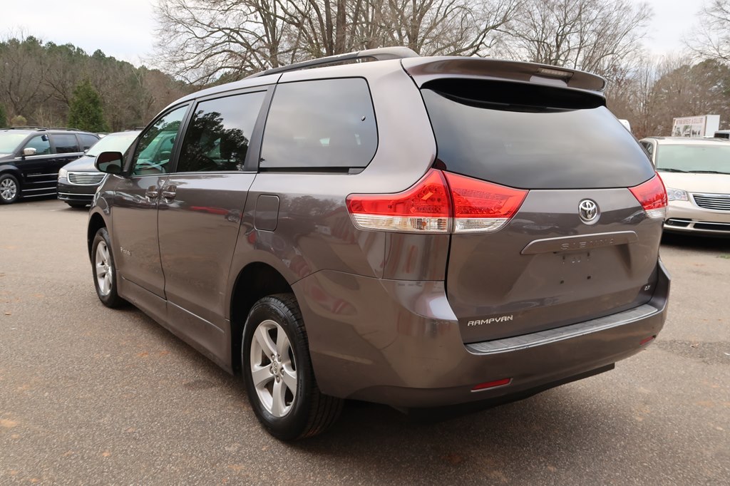 Photo 12 of this TOYOTA SIENNA