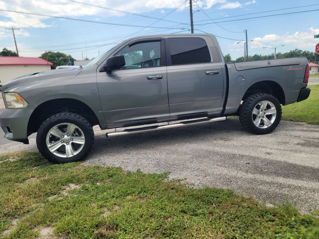 Photo 2 of this DODGE RAM 1500