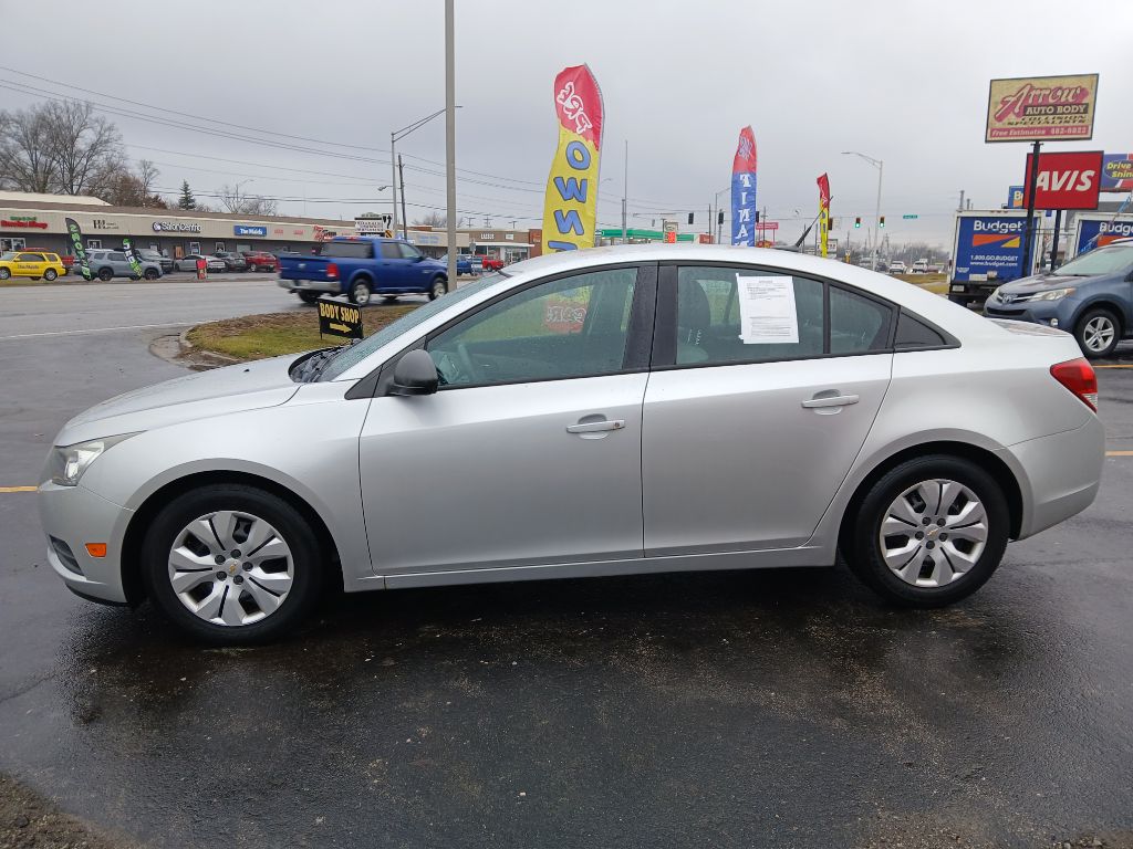 2014 Chevrolet Cruze LS's photo