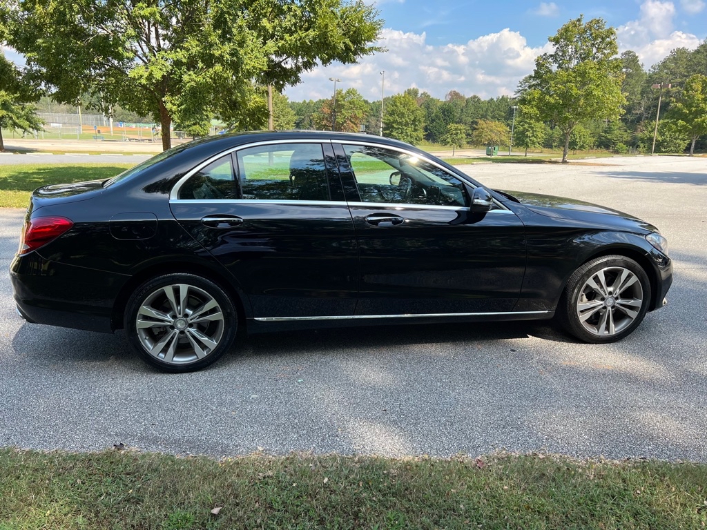 Photo 3 of this MERCEDES-BENZ C-CLASS