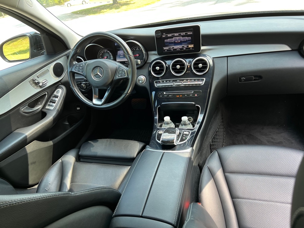 Photo 8 of this MERCEDES-BENZ C-CLASS