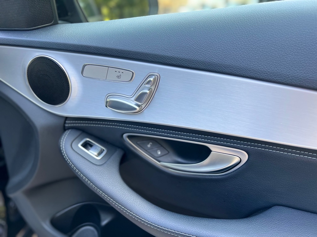 Photo 7 of this MERCEDES-BENZ C-CLASS