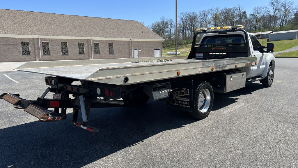 Photo 3 of this FORD F550