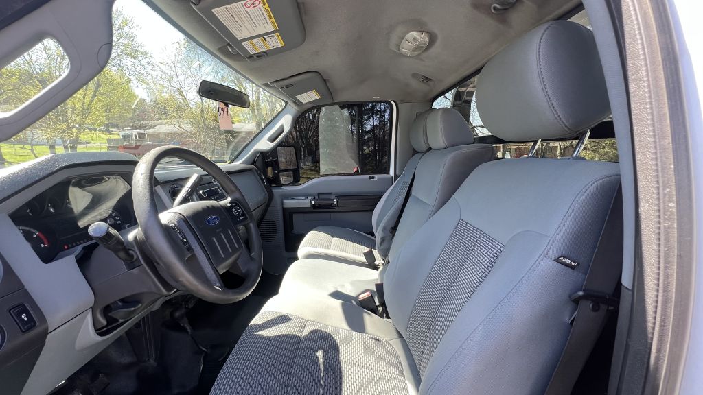 Photo 5 of this FORD F550