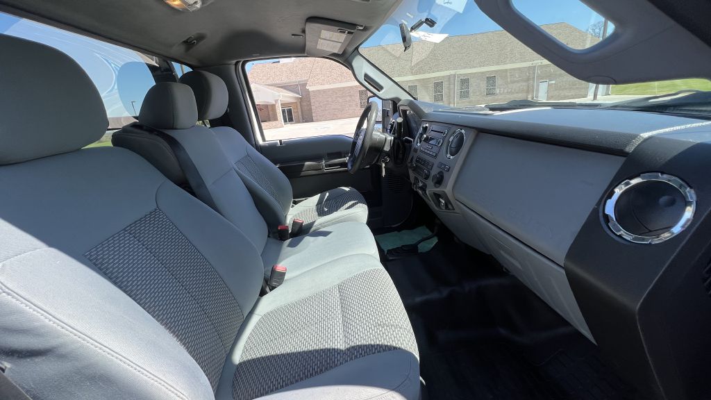 Photo 6 of this FORD F550