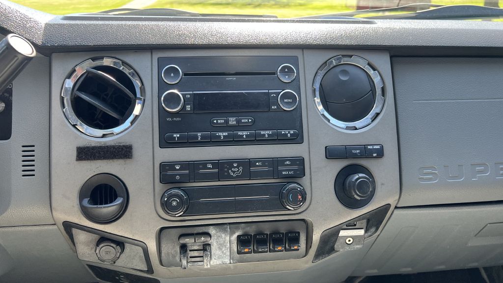Photo 9 of this FORD F550