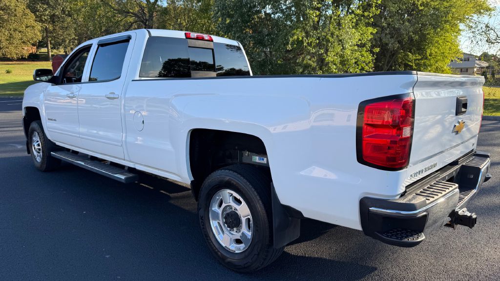 Photo 4 of this CHEVROLET SILVERADO 2500