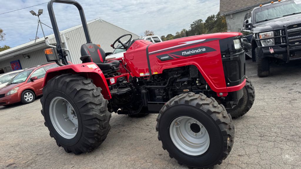 Photo 2 of this MAHINDRA 4550 4X4
